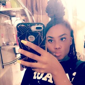 Meet your Posher, Daisa